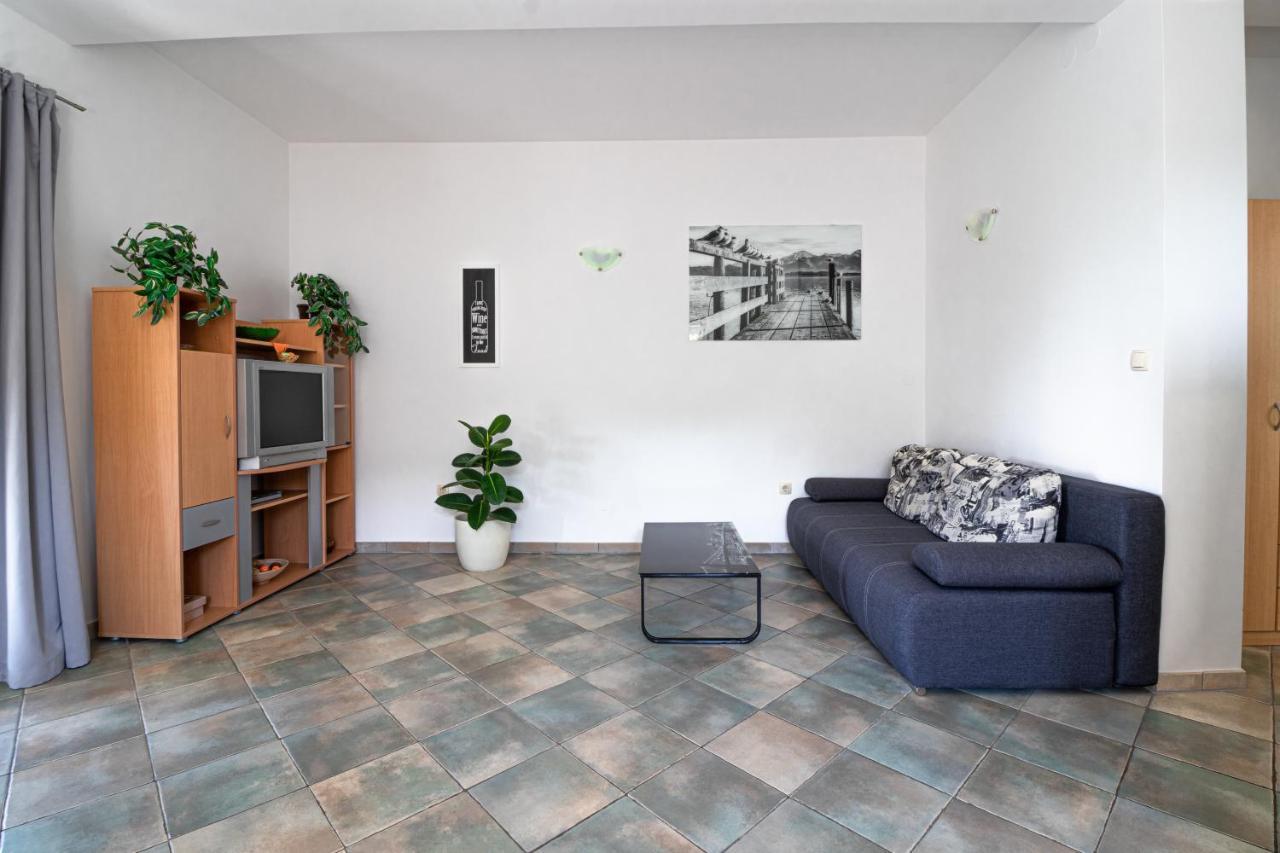 Apartments Sandra Kornić 外观 照片